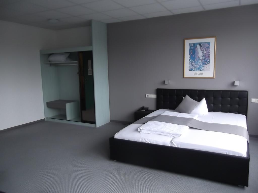 Businesshotel & Appartements Stuttgart-Vaihingen Eksteriør billede
